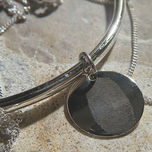Circle Pendant Bracelet | Stirling Silver | Engraved Keepsakes
