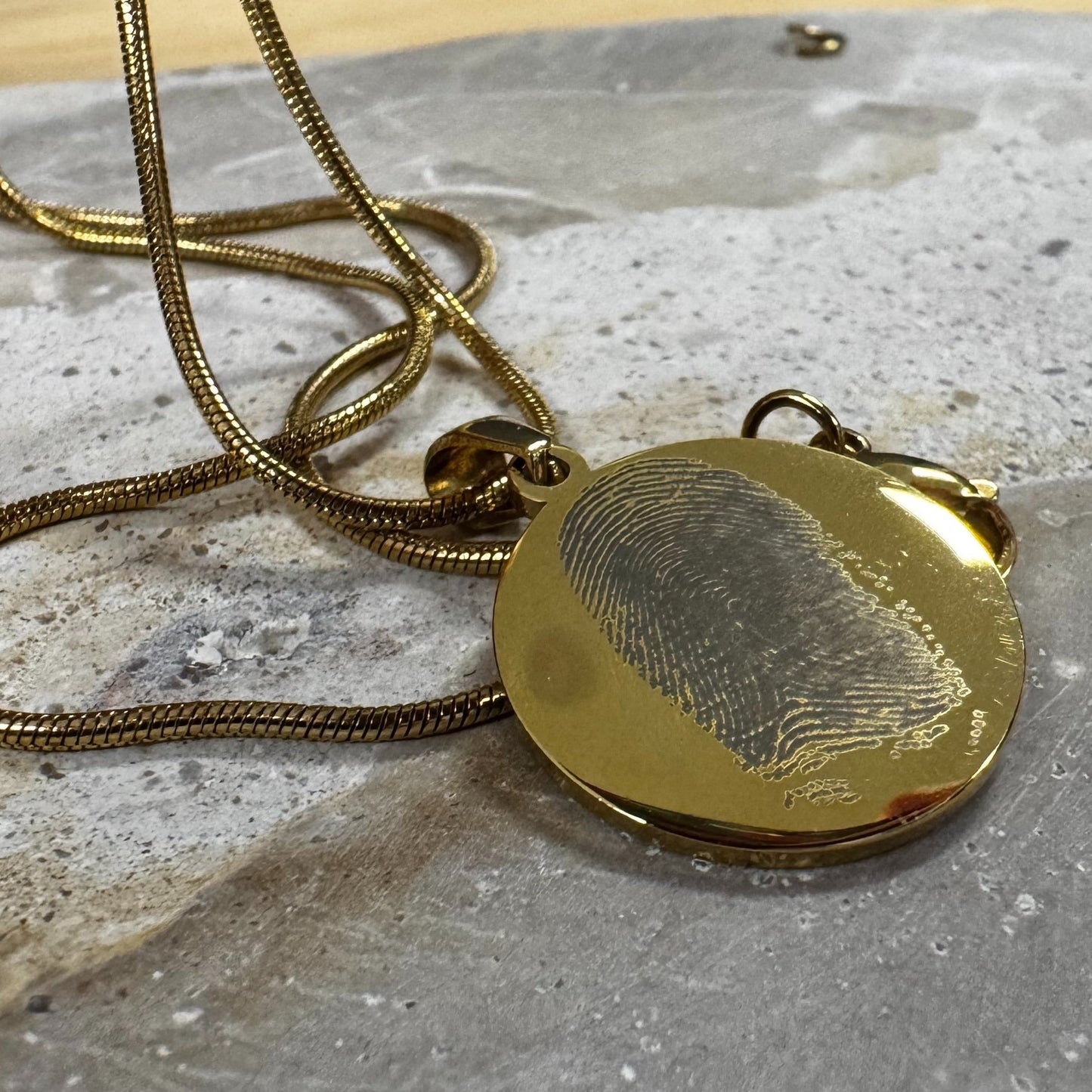 Circle Pendant Necklace | Engraved Keepsakes