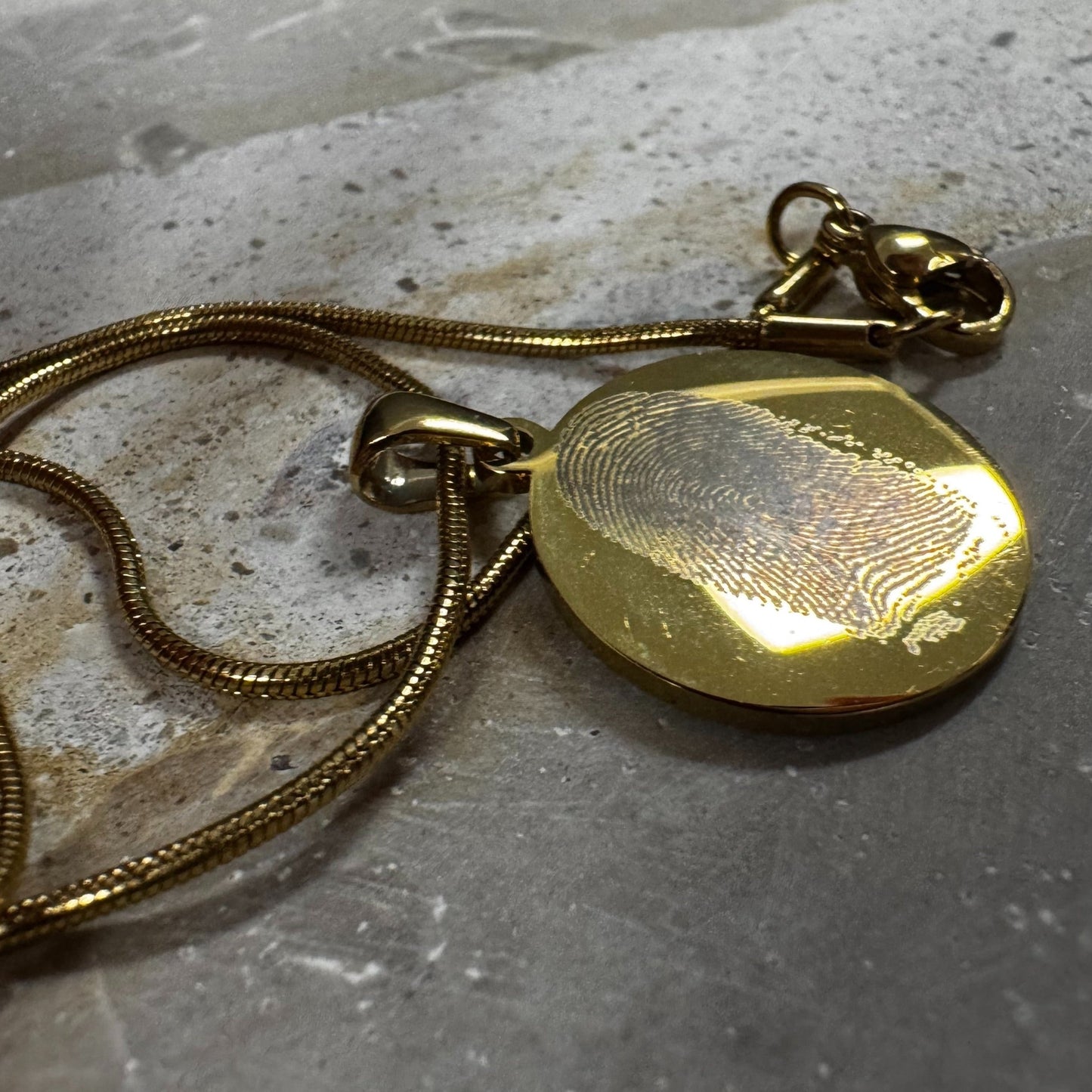 Circle Pendant Necklace | Engraved Keepsakes